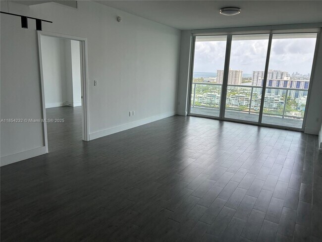 Building Photo - 400 Sunny Isles Blvd