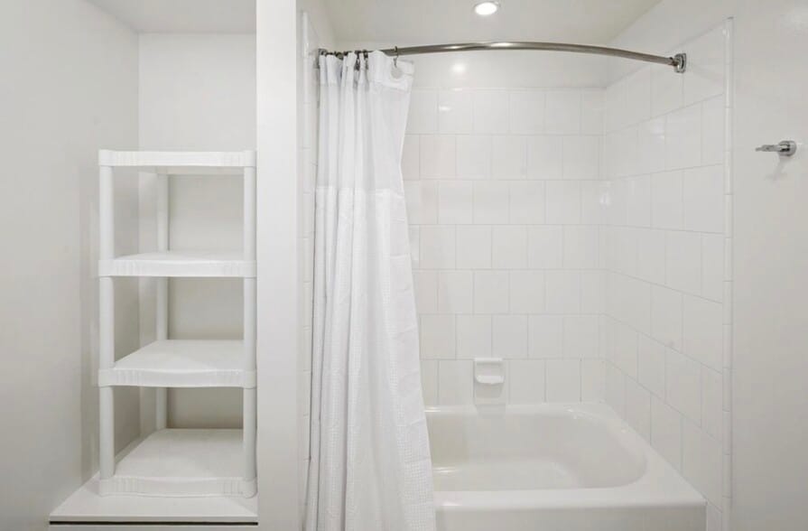 Máster bath - 321 10th Ave