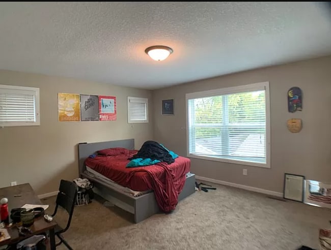 Building Photo - Available Aug 28th 2026 6 bed 3 bath for rent in popular Southeast Minneapolis neighborhood!