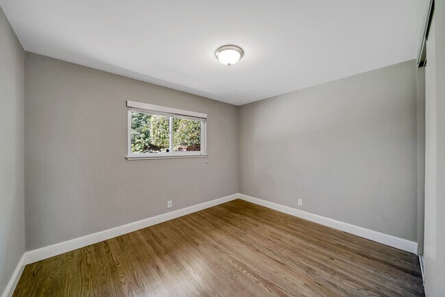 Building Photo - 5741 Seifert Ave