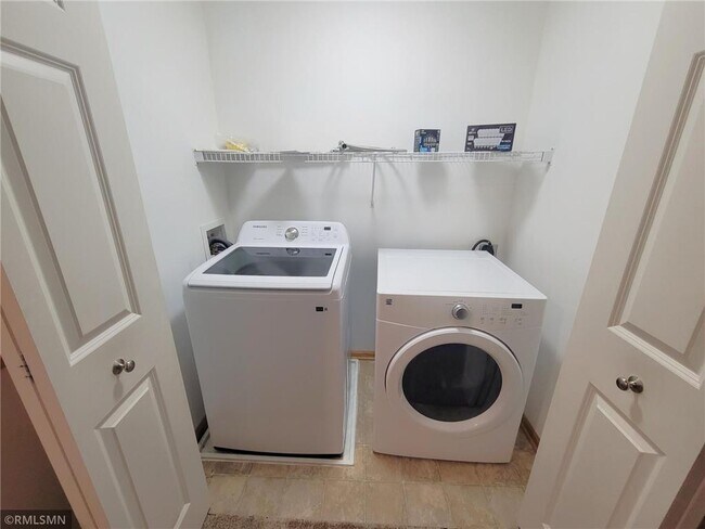 Building Photo - 3553 Sterling Heights Dr