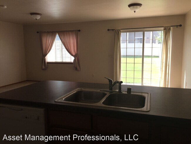 Building Photo - 710-714 Pebble Beach Rd