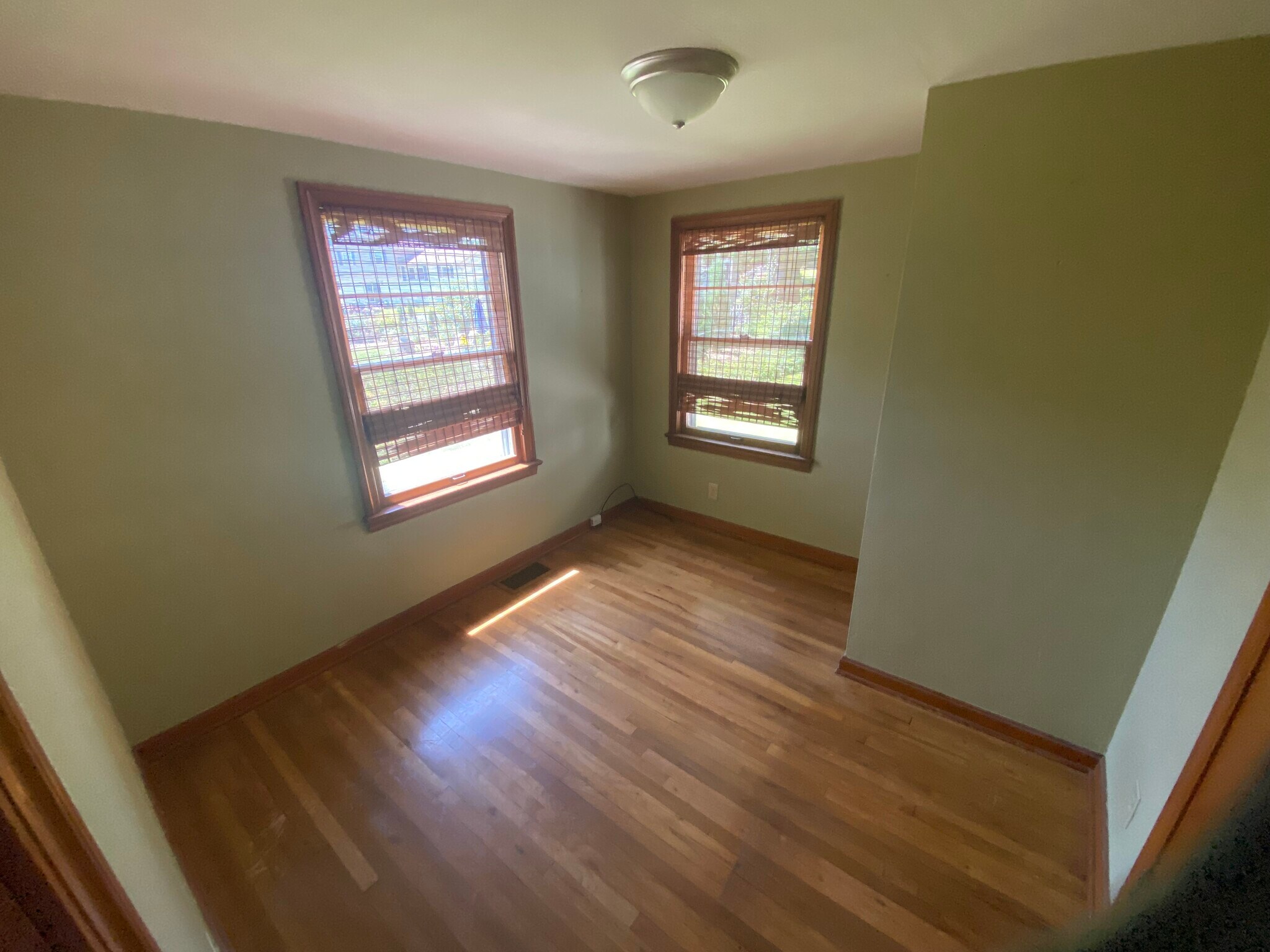 Building Photo - 5920 Island Dr NW