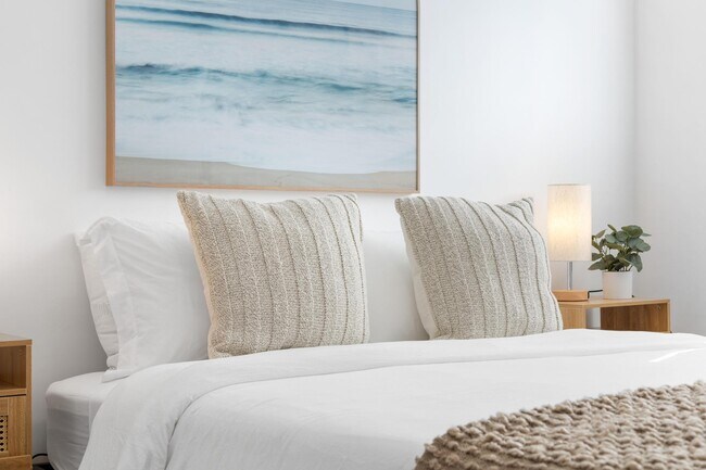 Building Photo - 1413 NE 15th Ave