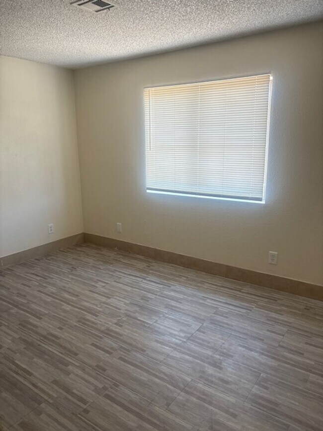 Building Photo - 4223 Zavala St