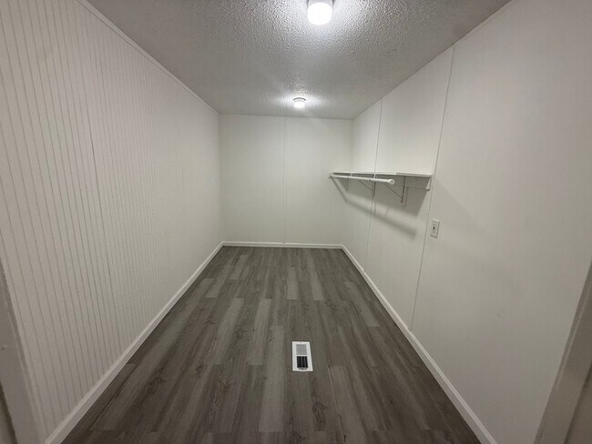 Building Photo - 4 Bedrooms, 3 Bathrooms with potential 5th Bedroom- Mobile home in Armuchee!