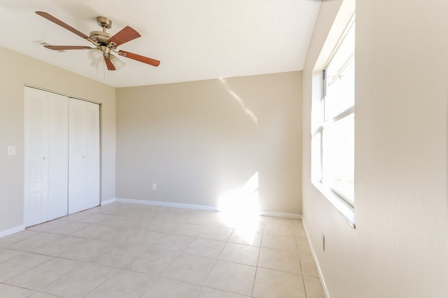 Building Photo - 4673 SW Monaco St