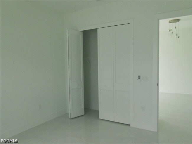 Building Photo - 320 Poplar St