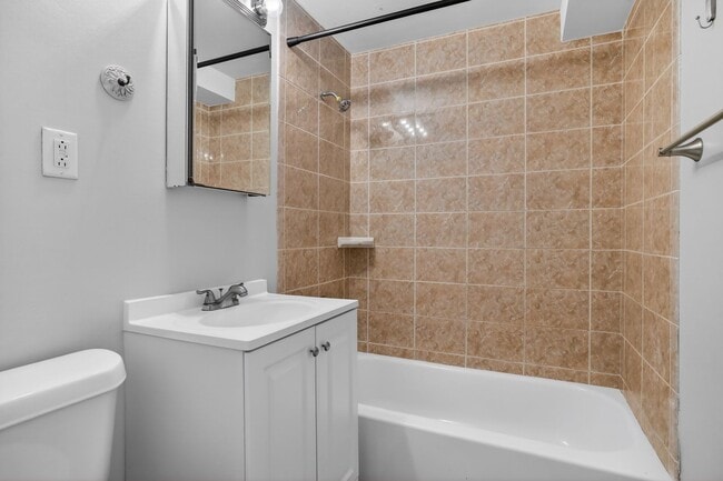Building Photo - Your Next Home Awaits: 4BR/2BA in Desirable Prairie Village Location!
