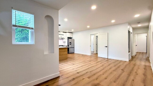 Building Photo - 3BD/2BA - Charming Updated Rose Garden Home Near The Alameda
