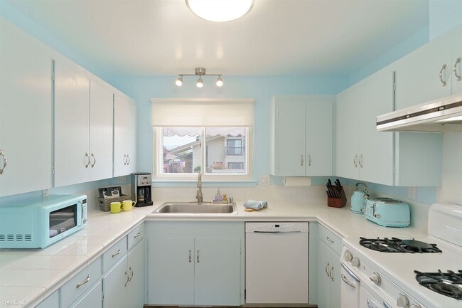 Building Photo - 3 br, 1.5 bath House - 3853 Ocean Spray