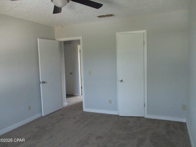 Building Photo - 1220 Stephen Dr