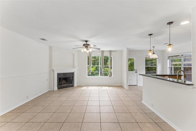 Building Photo - 2372 Paradise Ridge Dr