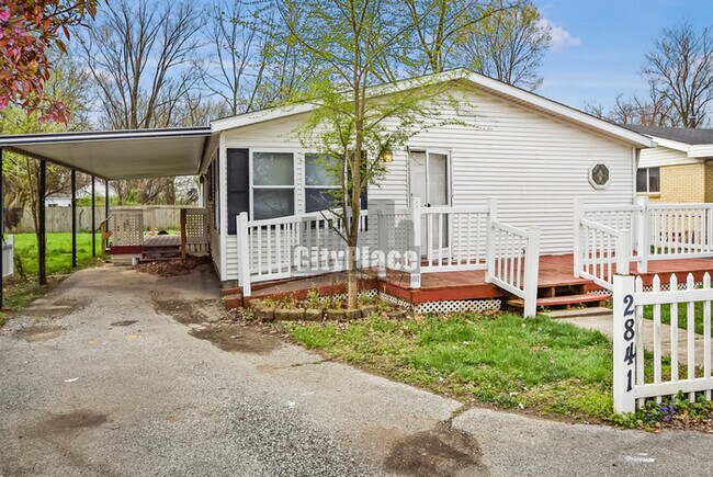 Building Photo - 2841 W Ray St