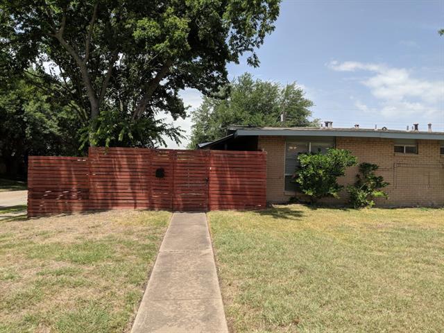 Primary Photo - 701 Royal Crest Dr