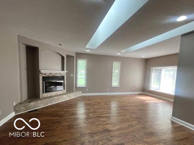 Building Photo - 945 Fox Hill Dr