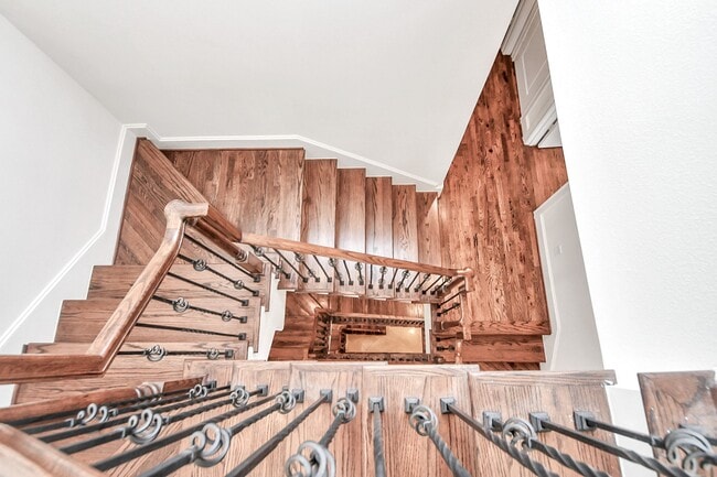 Building Photo - 8926 Lakeshore Bend Dr