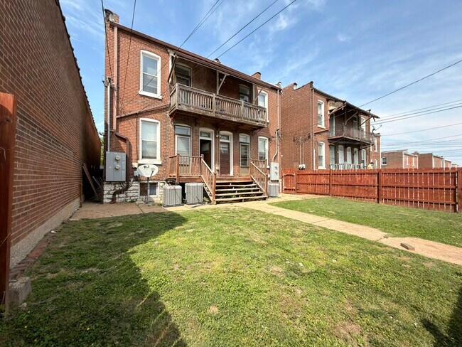 Building Photo - 1852 Russell Blvd