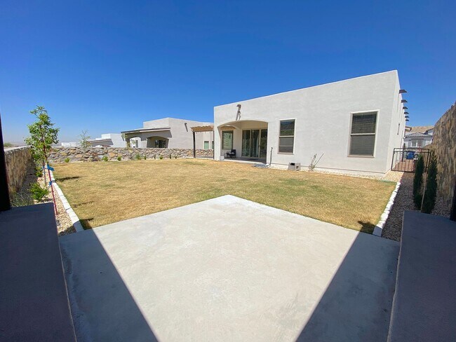 Building Photo - West El Paso Cimarron Neighborhood Stunning 4 bed/2.5bath