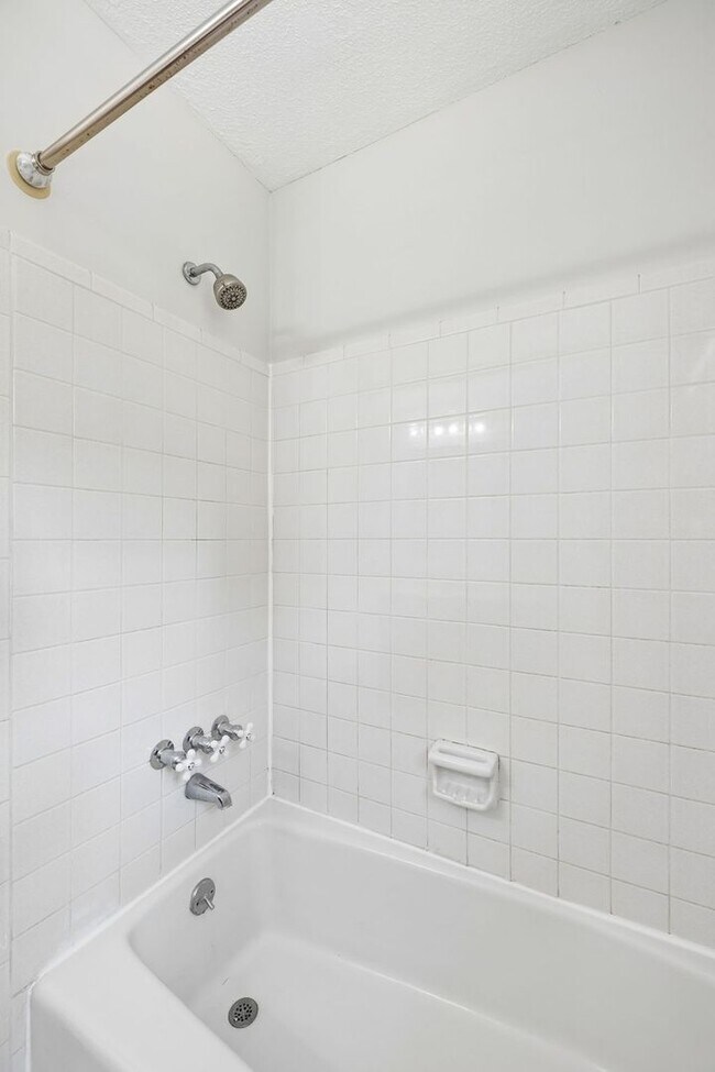Building Photo - Pet Friendly Four Bedroom with Basement!