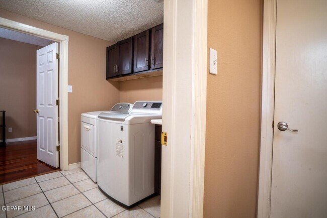 Building Photo - 12421 Tierra Encino Dr