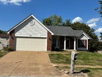 Building Photo - 914 Shandra Dr