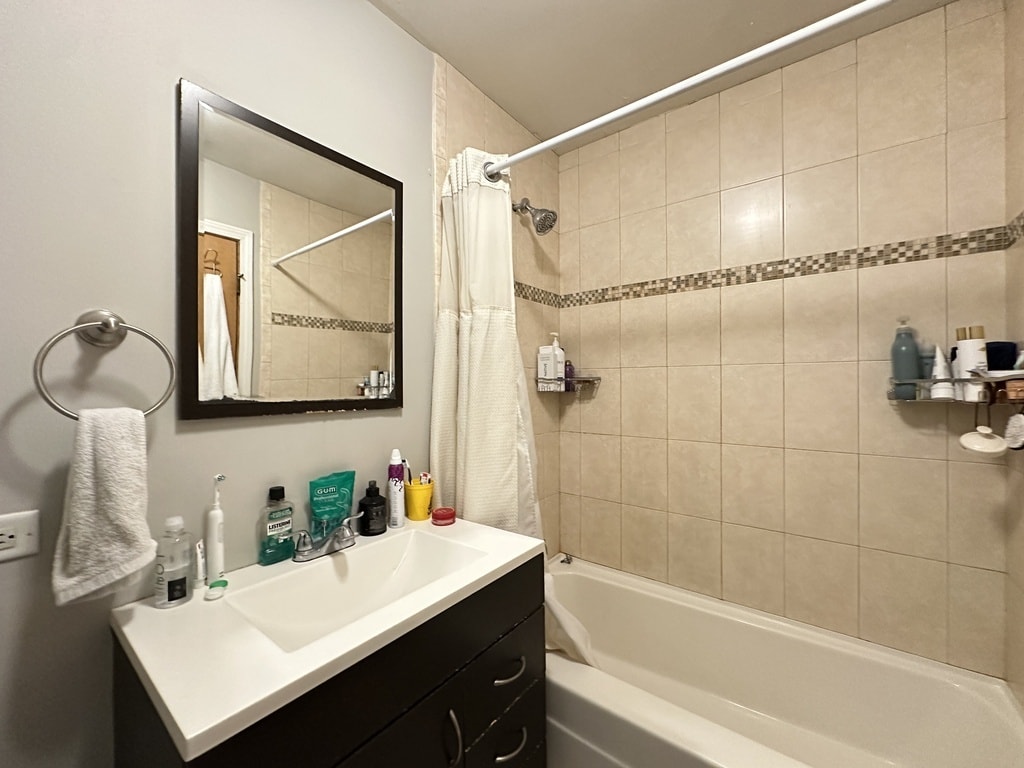 Building Photo - 1636 W Ohio St