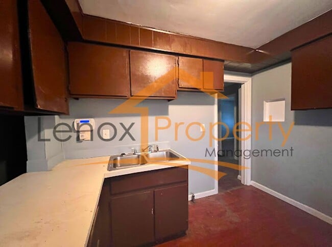 Building Photo - 4 Bedroom Home In Eastpointe