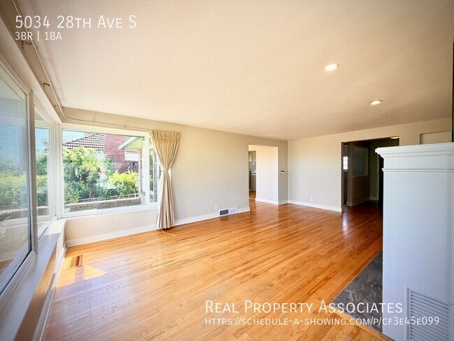Building Photo - 5034 28th Ave S