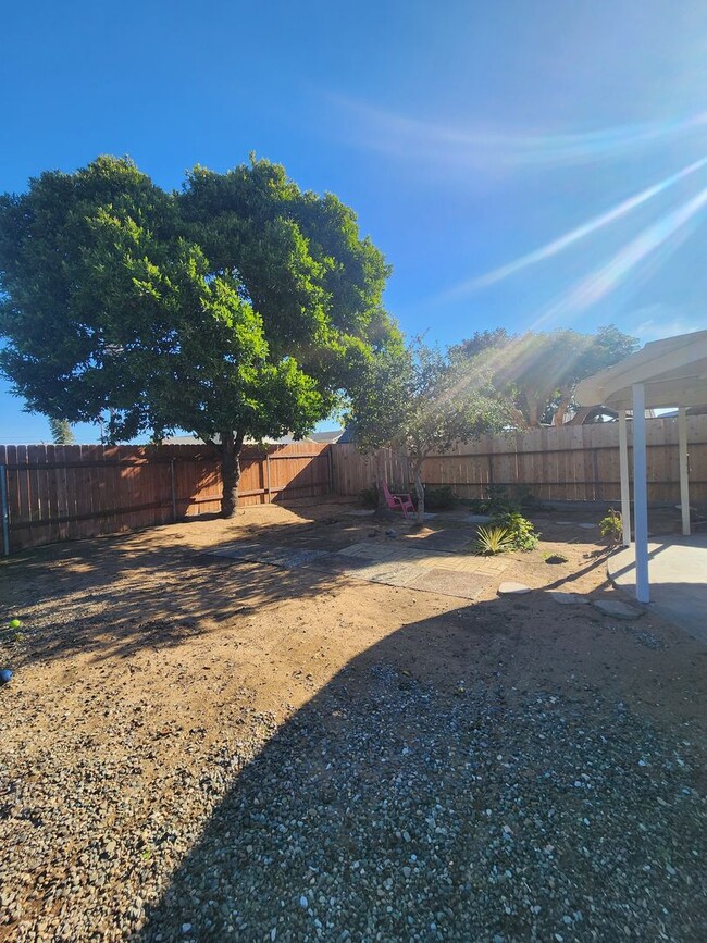 Building Photo - Adorable Single Level 3 Bed, 2 Bath Arroyo...