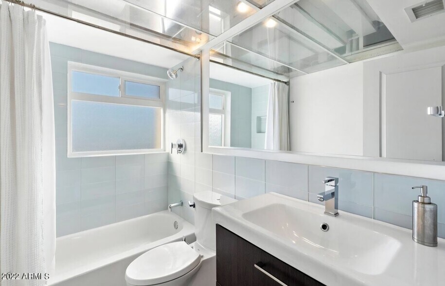 Building Photo - 349 E Thomas Rd