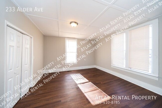 Building Photo - 233 Alder Ave