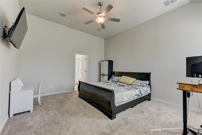Building Photo - 222 Eagle Ford Dr