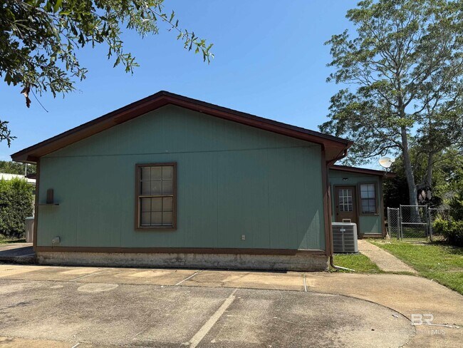 Building Photo - 1601 Matias Dr