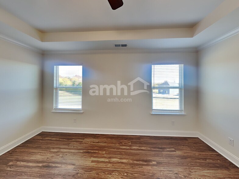 Building Photo - 2012 Bennett Dr