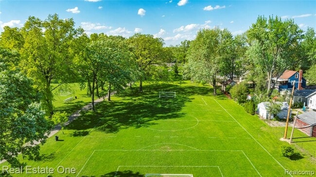 Building Photo - 842 E 10 Mile Rd