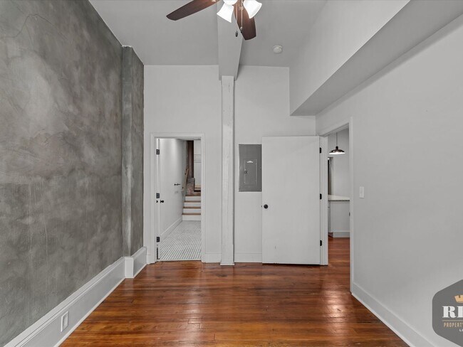 Building Photo - 212 Seventh St.