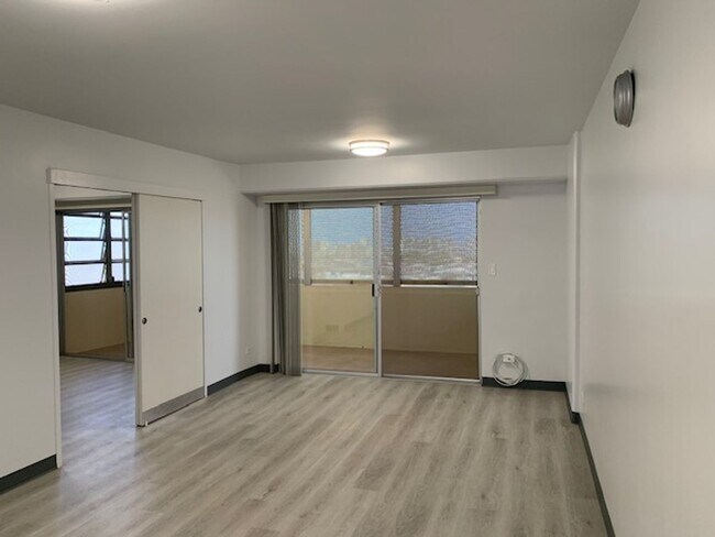 Building Photo - 3350 Sierra Dr
