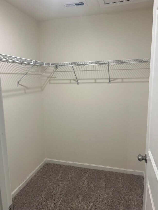 Building Photo - Brand New Townhome in the heart of Newton!