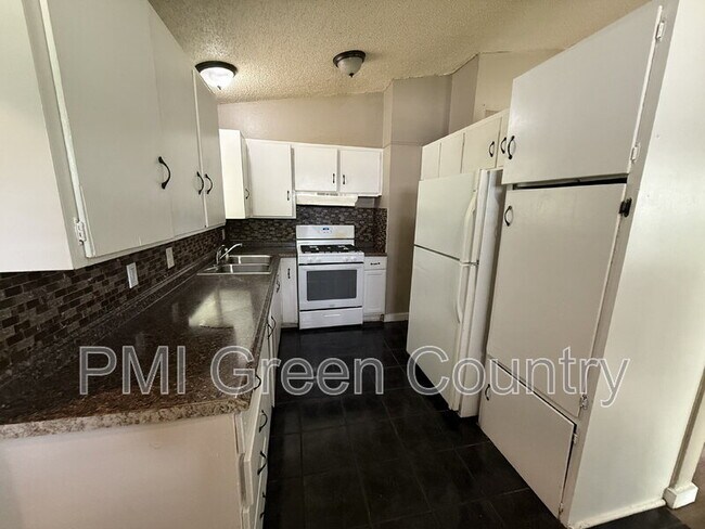 Building Photo - 5513 N Johnstown Ave