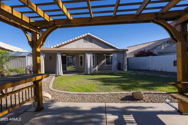 Building Photo - 1022 N Bogle Ave