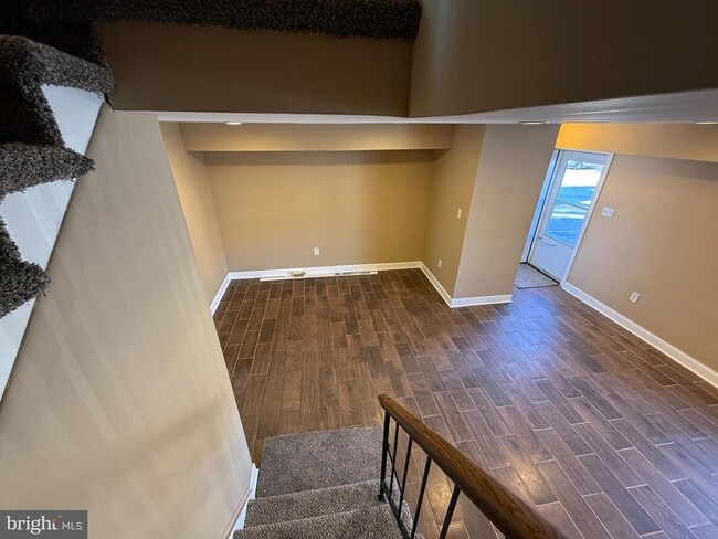 Building Photo - 131 Chelsea Cir