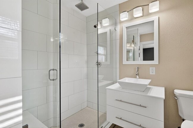 Building Photo - 609 Fletcher St