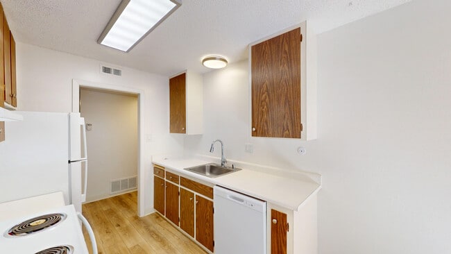 Building Photo - 821 Las Gallinas Ave