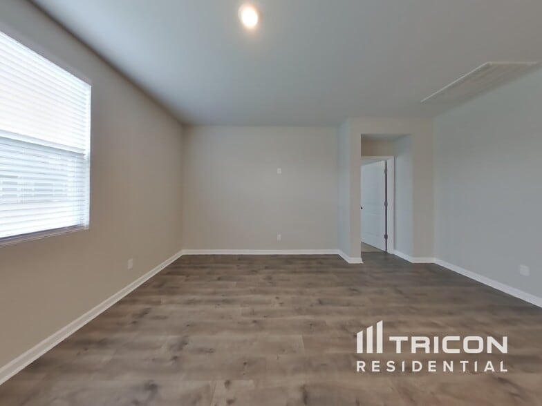 Building Photo - 2028 Tate Farm Ln