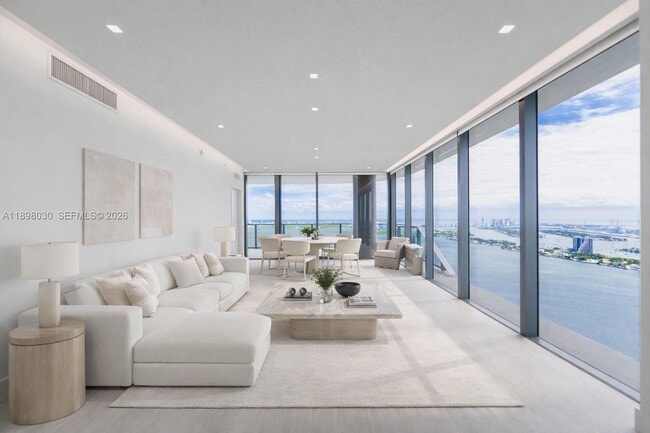 Building Photo - 700 NE 24th St