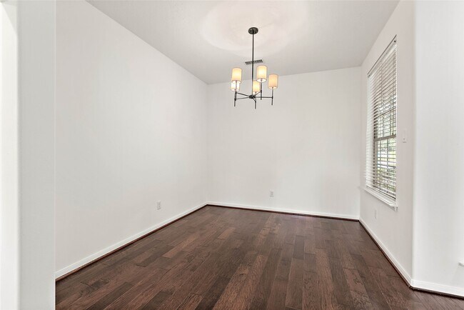 Building Photo - 99 S Wynnoak Cir