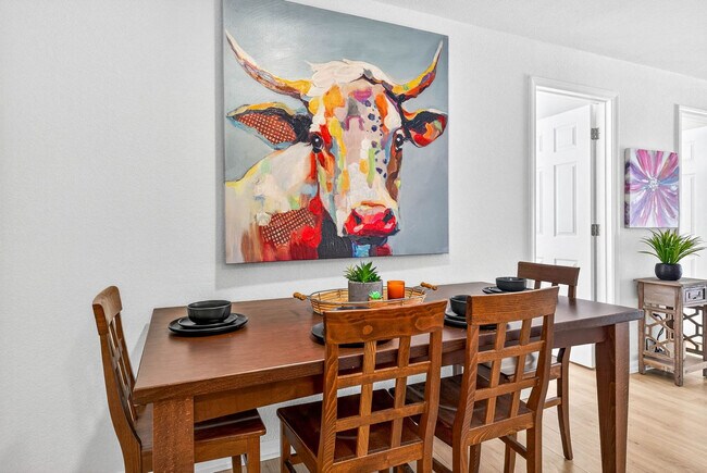 Building Photo - 310 W Warren Ave