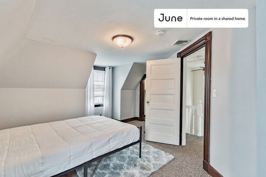 Primary Photo - Room in Shared 6 bed/2.5 bath home