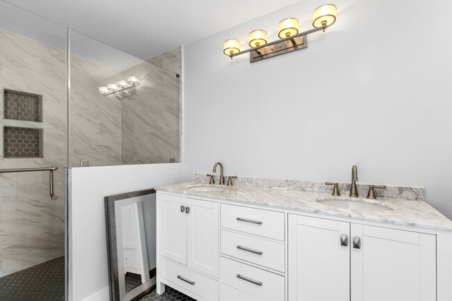 Building Photo - 1213 Nagle St